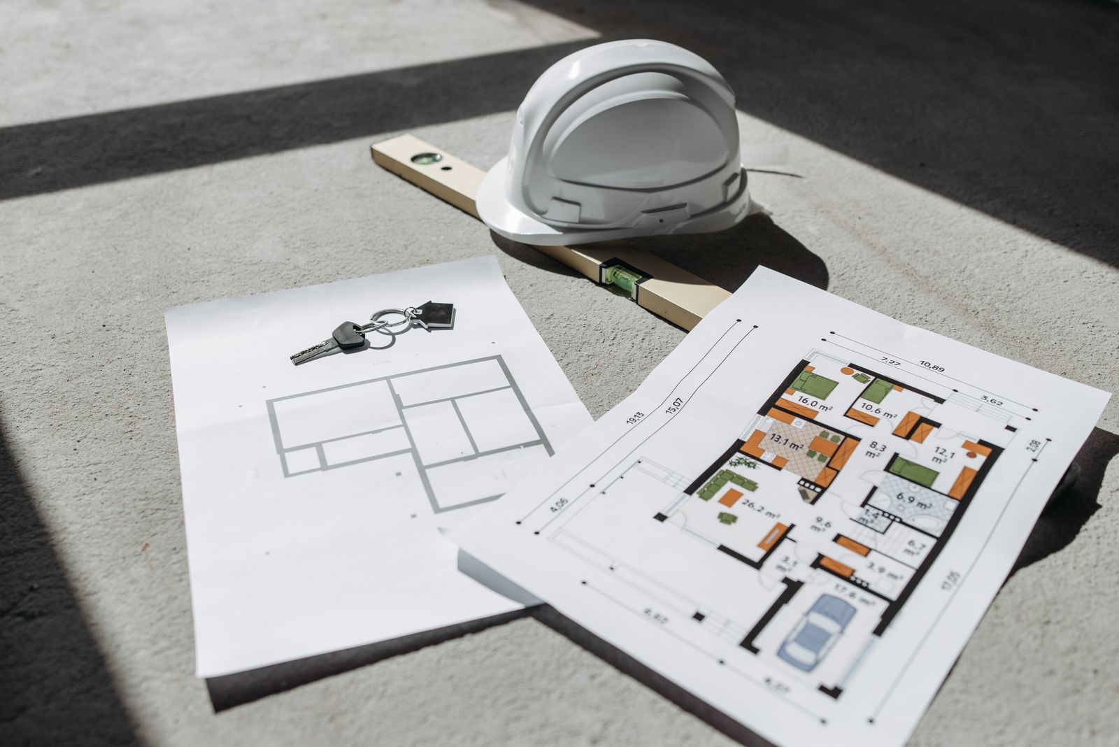 Plans et matériel de mesure sur un chantier